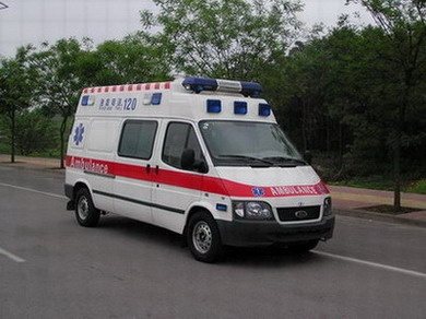 博尔塔拉救护车护送